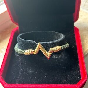 18 KARAT GOLD BRACELET FIT TO 7-8 INCHES